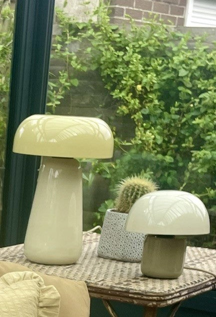Lampe de table émaillée beige clair et jaune pâle