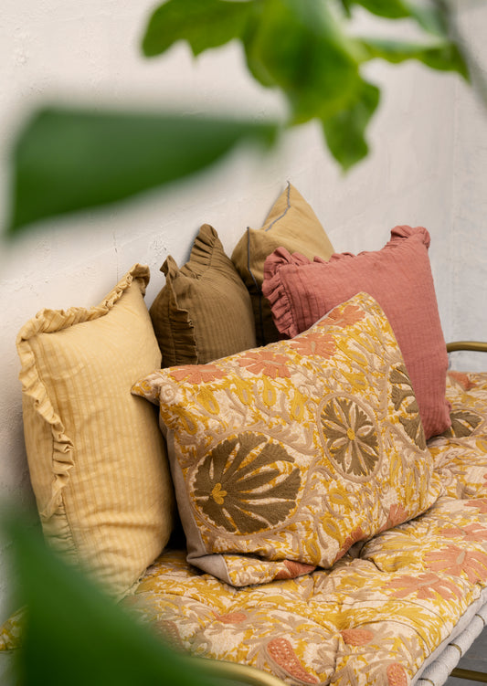 Housse de coussin brodée SUZANE 50x70 aux coloris chauds